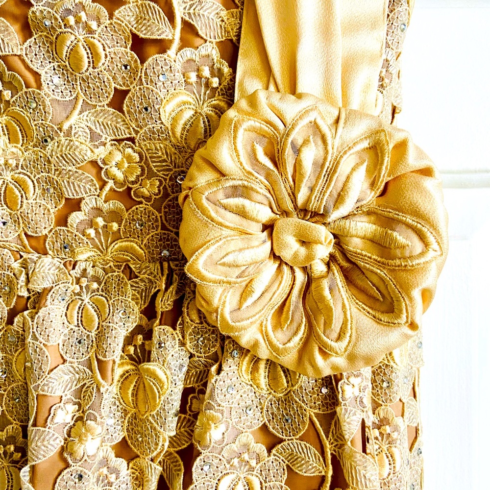 Handmade Design Champagne Lace Strapless Sparkle Gown. - Picture 8 of 9